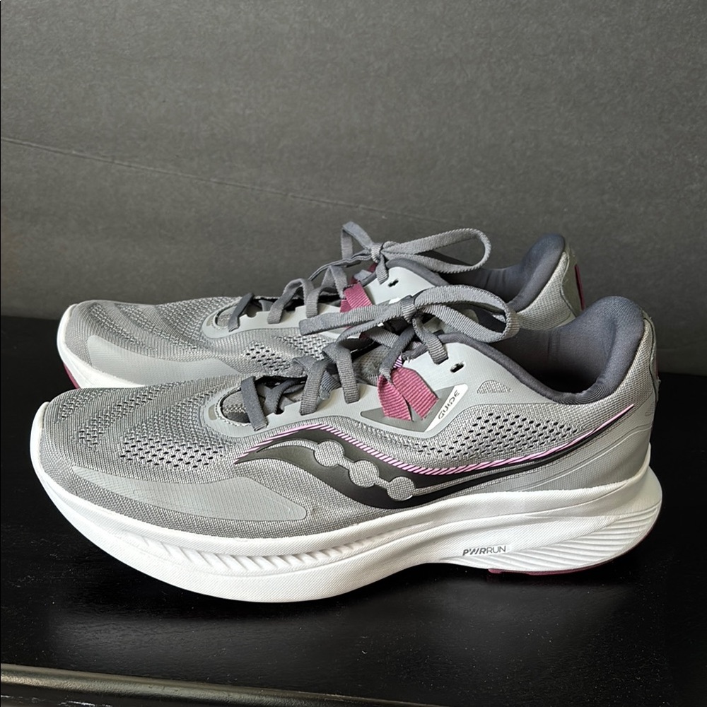 Saucony Gray and Pink Sneakers with Breathable Mesh and Cushioned Soles